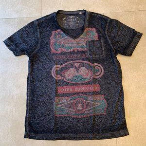 Guess v neck frocket graphic t large